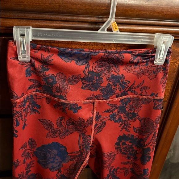 EUC Free People Movement Ashford Cropped Legging - Picture 6 of 9